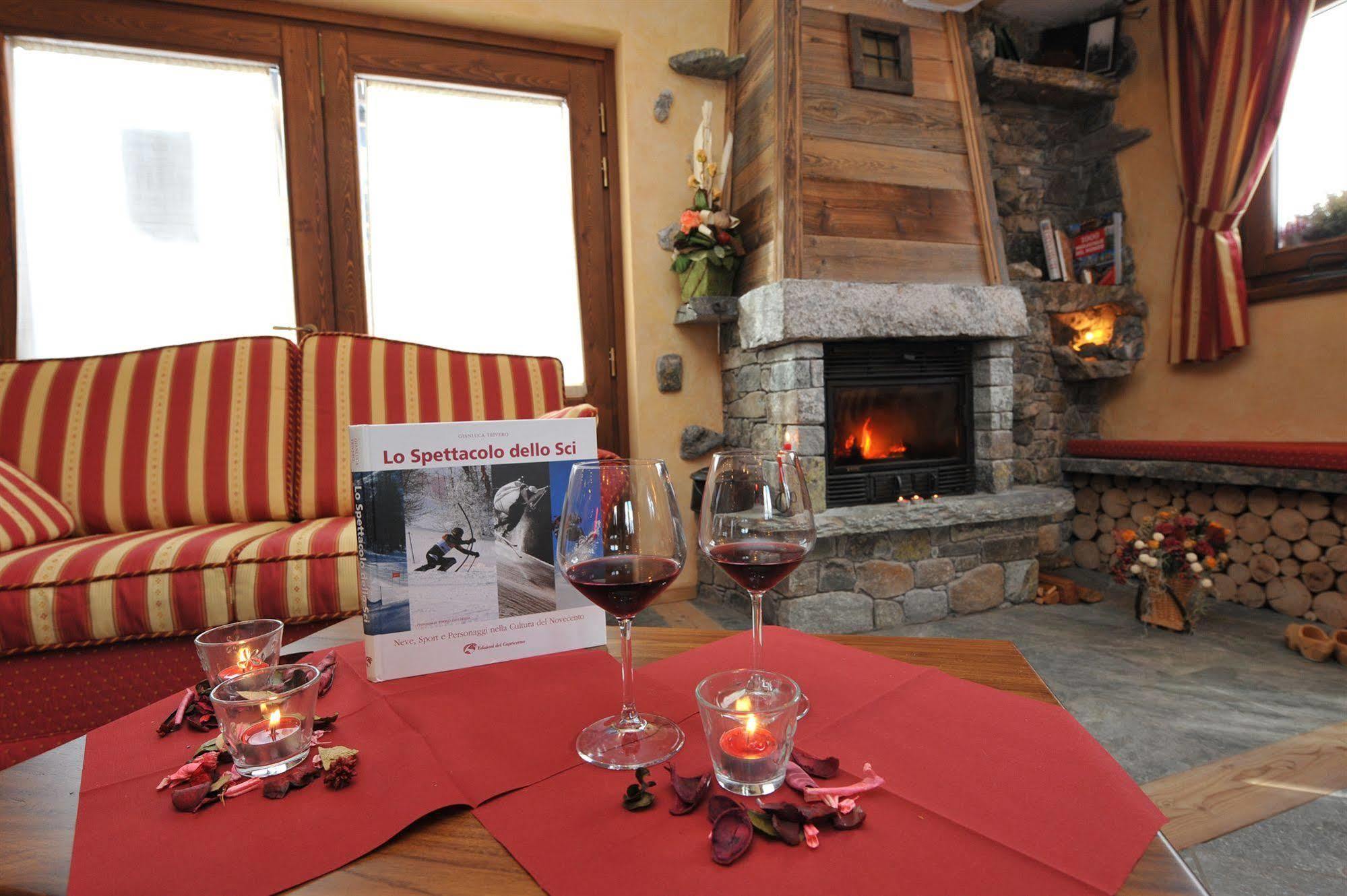 Hotel Le Petit Abri Champoluc Luaran gambar