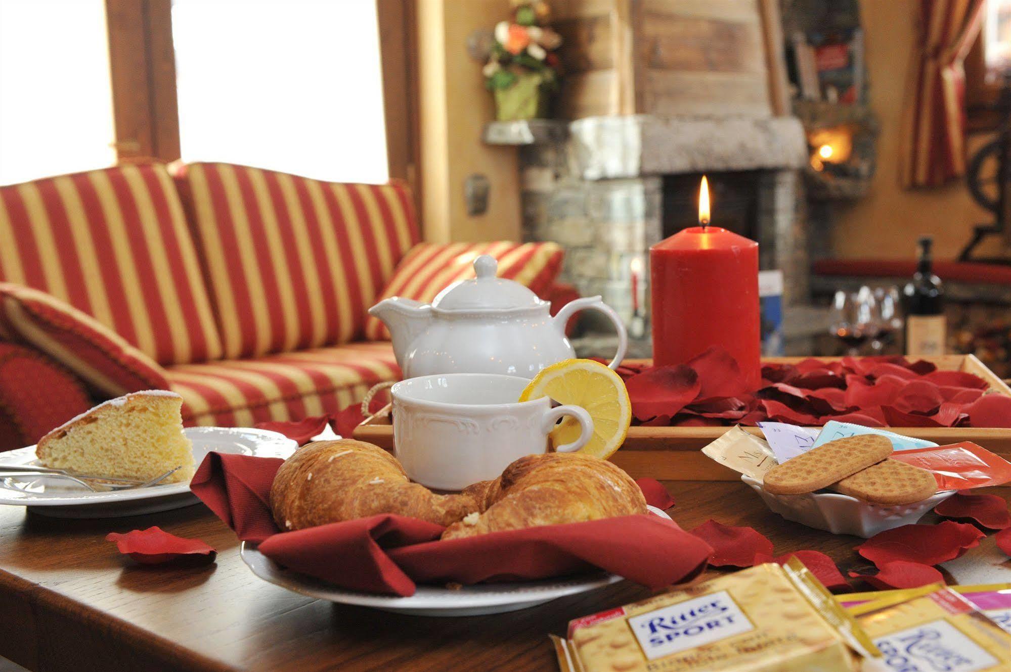 Hotel Le Petit Abri Champoluc Luaran gambar