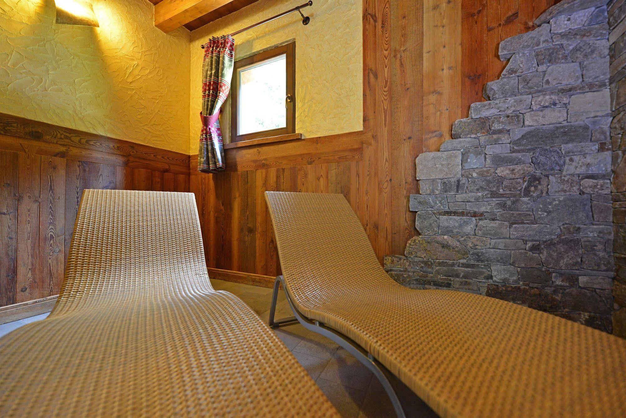 Hotel Le Petit Abri Champoluc Luaran gambar