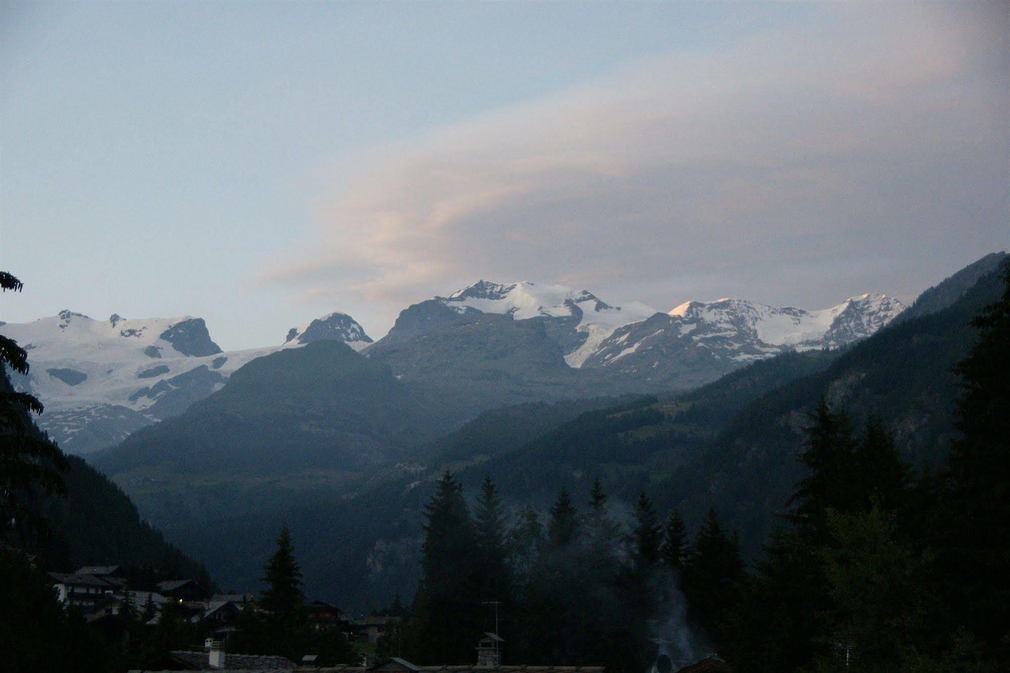 Hotel Le Petit Abri Champoluc Luaran gambar